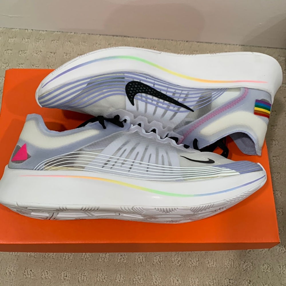 Nike ZOOM FLY BETRUE